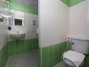 Standard Double Room | Bathroom