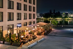 Lunch and dinner served, local and international cuisine