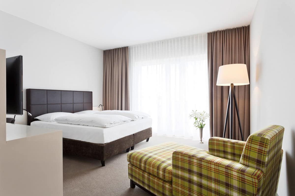 Habitación doble superior | Ropa de cama de alta calidad, edredones de plumas, caja fuerte