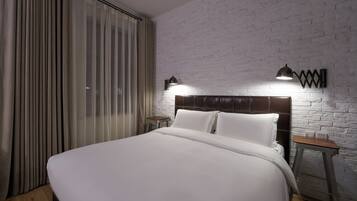 舒适大床房 | 高档床上用品、羽绒被、迷你吧、客房内保险箱