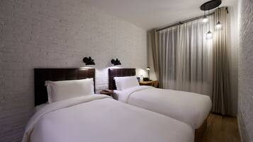 精致双床房 | 高档床上用品、羽绒被、迷你吧、客房内保险箱