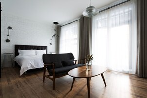 40-inch TV with cable channels