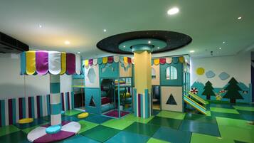 Tempat bermain anak – indoor