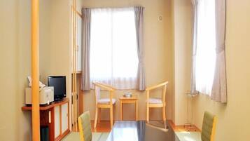 In-room safe, desk, iron/ironing board, bed sheets