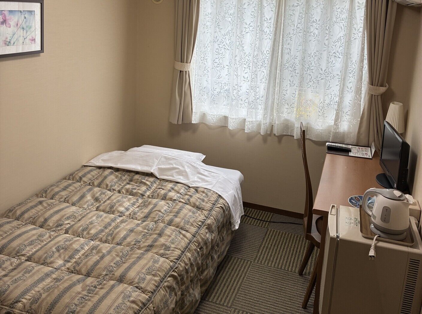 In-room safe, desk, iron/ironing board, bed sheets