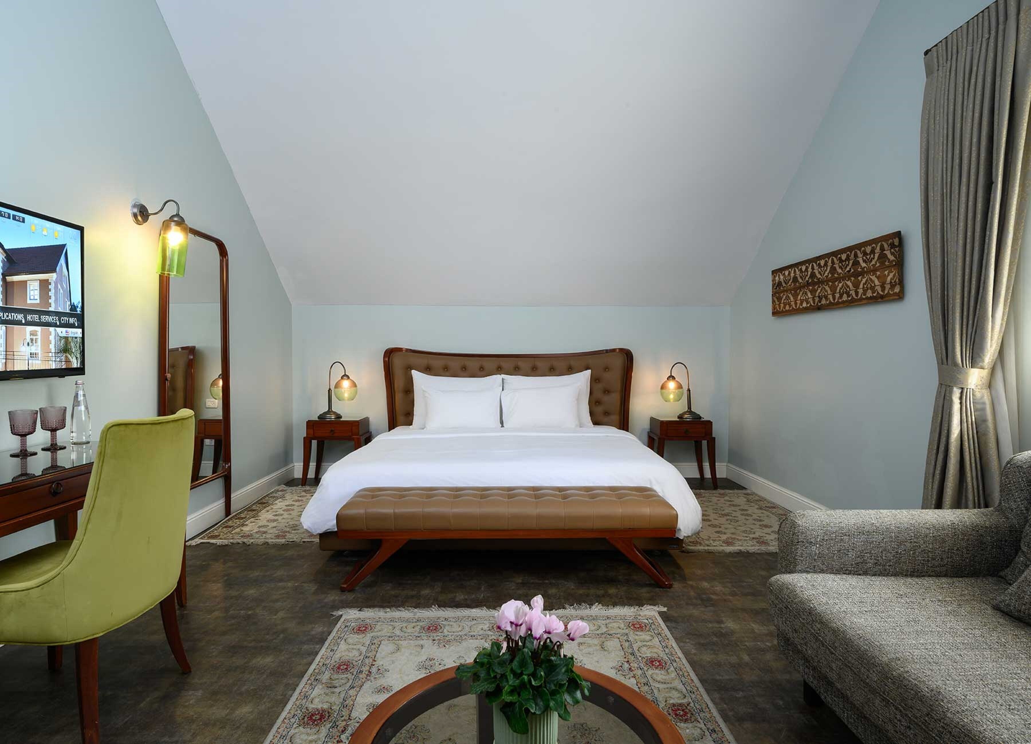 Egyptian cotton sheets, premium bedding, down duvets, in-room safe