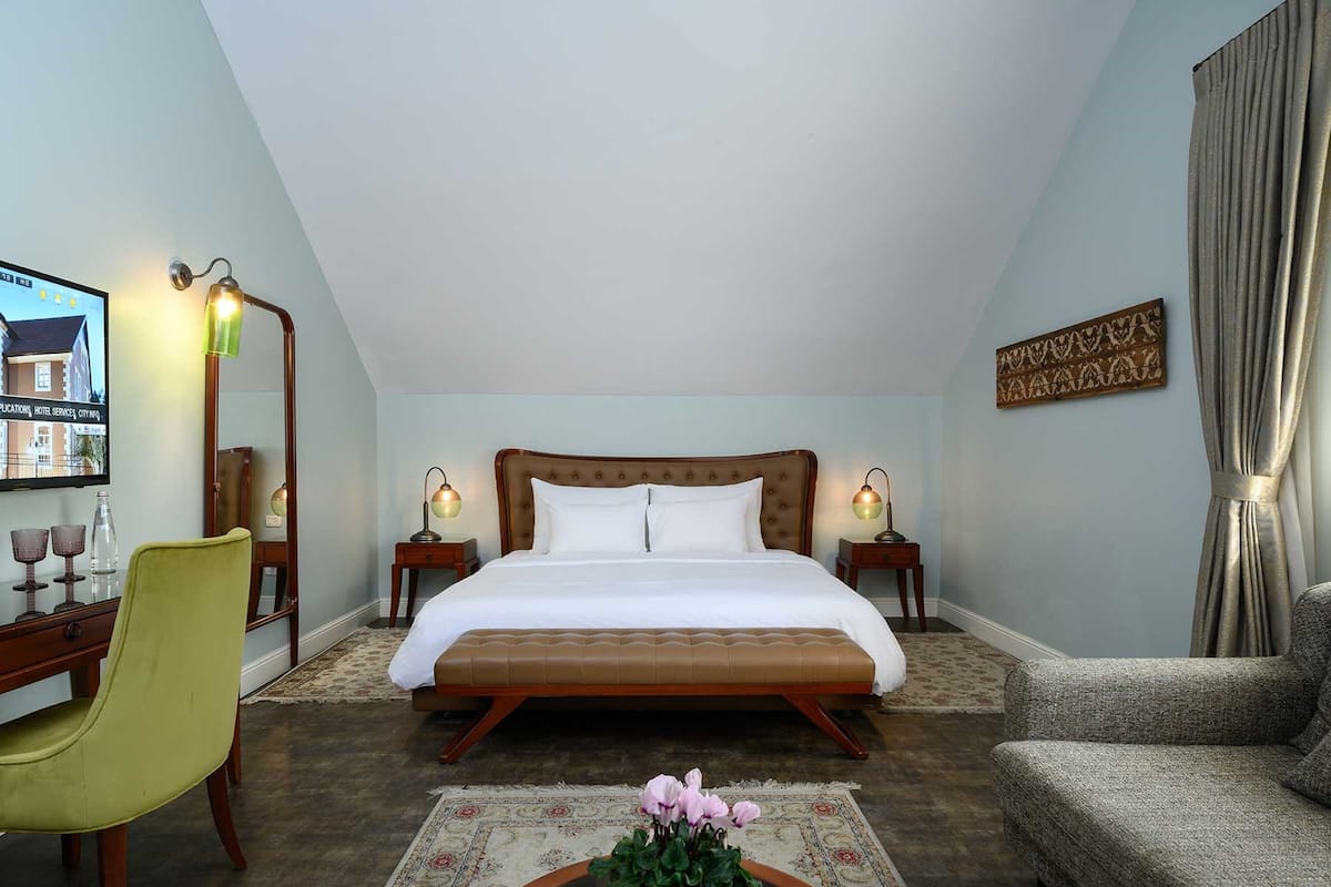 Grand Deluxe Room with King Bed | エジプト綿のシーツ、高級寝具、羽毛の掛け布団、セーフティボックス (室内)
