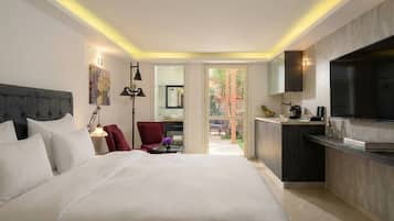 Private Garden Room with Jacuzzi | Egyptian cotton sheets, premium bedding, down comforters, in-room safe