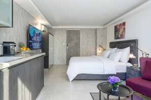 Private Garden Room with Jacuzzi | Sábanas de algodón egipcio, ropa de cama de alta calidad y edredón 