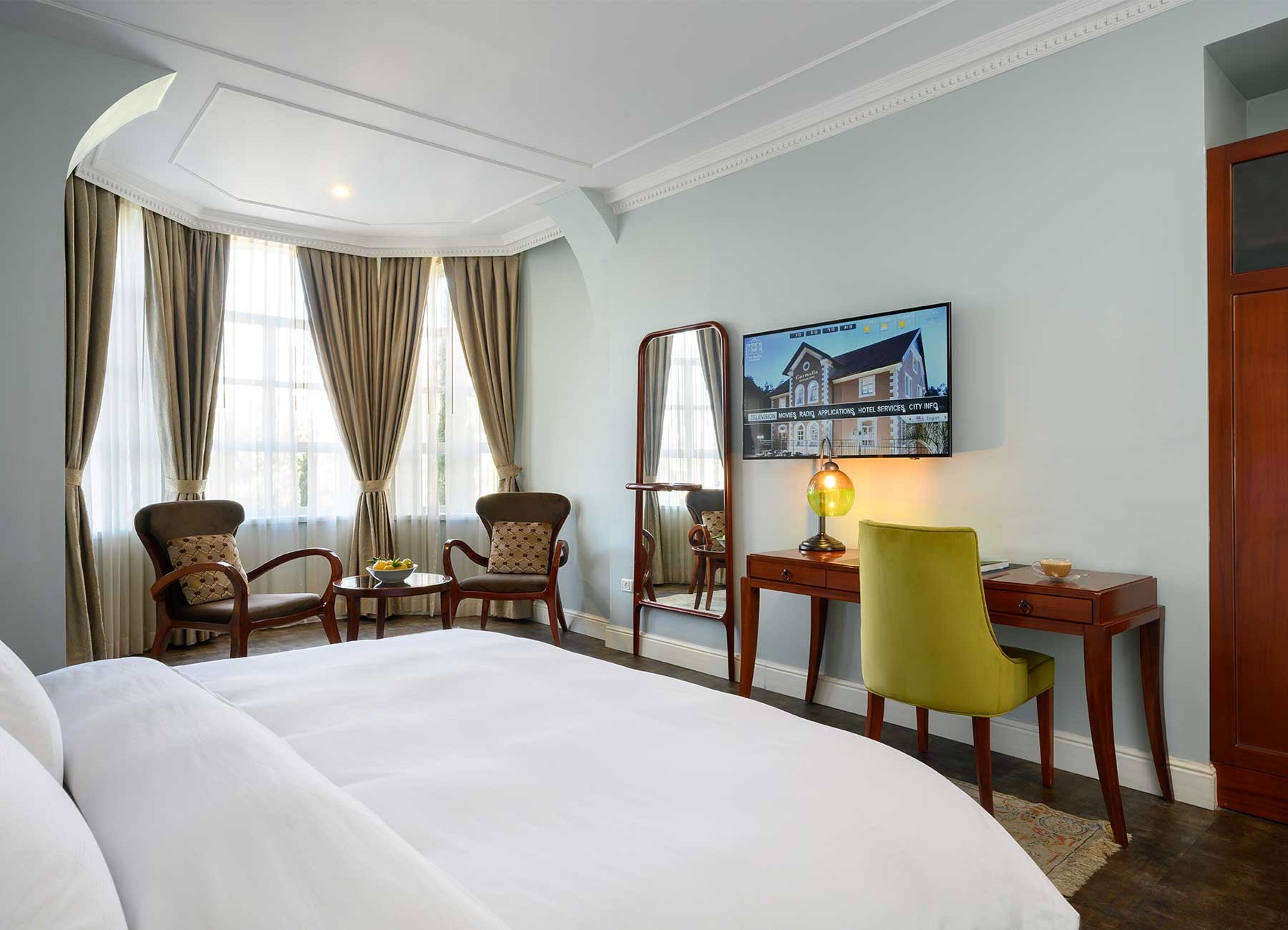 Deluxe Room, 1 King Bed | Egyptian cotton sheets, premium bedding, down comforters, in-room safe