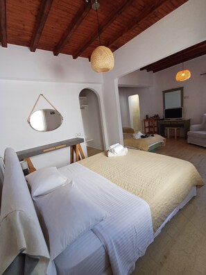 Quadruple Room, Ground Floor | In-room safe, soundproofing, iron/ironing board, free WiFi - Manos Rooms (Mykonos)