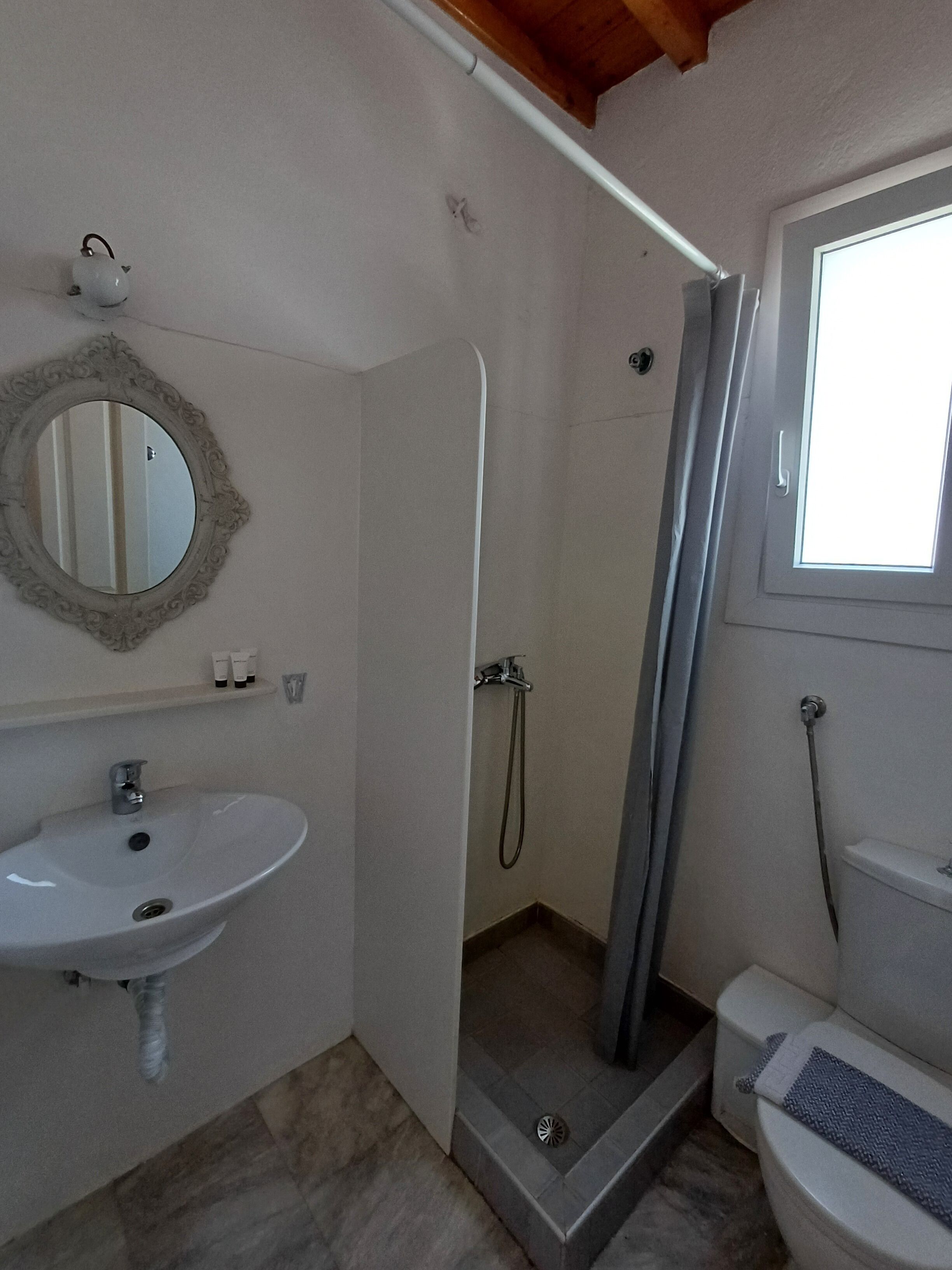 Photo - Manos Rooms