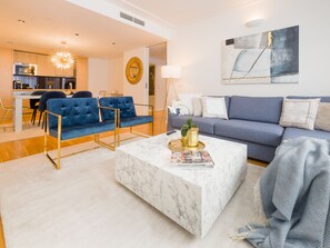 Executive Apartment, 2 Bedrooms, Executive Level (with Suite, incl. 39€ cleaning fee) | Living room | 50-inch flat-screen TV with satellite channels, TV - Rafael Kaiser - Premium Apartments City Centre  (Vienna)