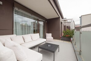 พรีเมียมอพาร์ทเมนท์, 1 ห้องนอน, ระเบียง, ชั้นเอ็กเซกคิวทีฟ (incl. 29€ cleaning fee) | ลานระเบียง/นอกชาน