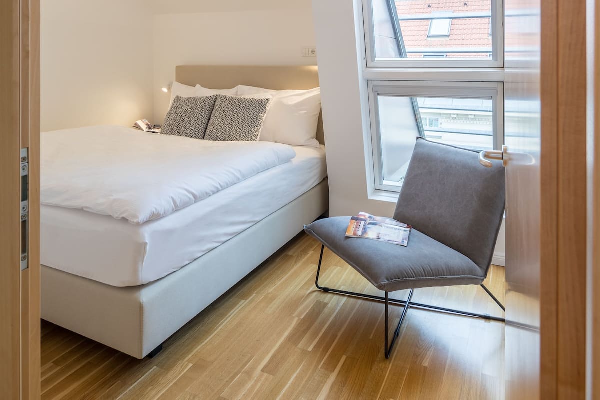 Deluxe penthouse, 1 slaapkamer, balkon (incl. 29€ cleaning fee) | Luxe beddengoed, individueel gedecoreerd, individueel gemeubileerd