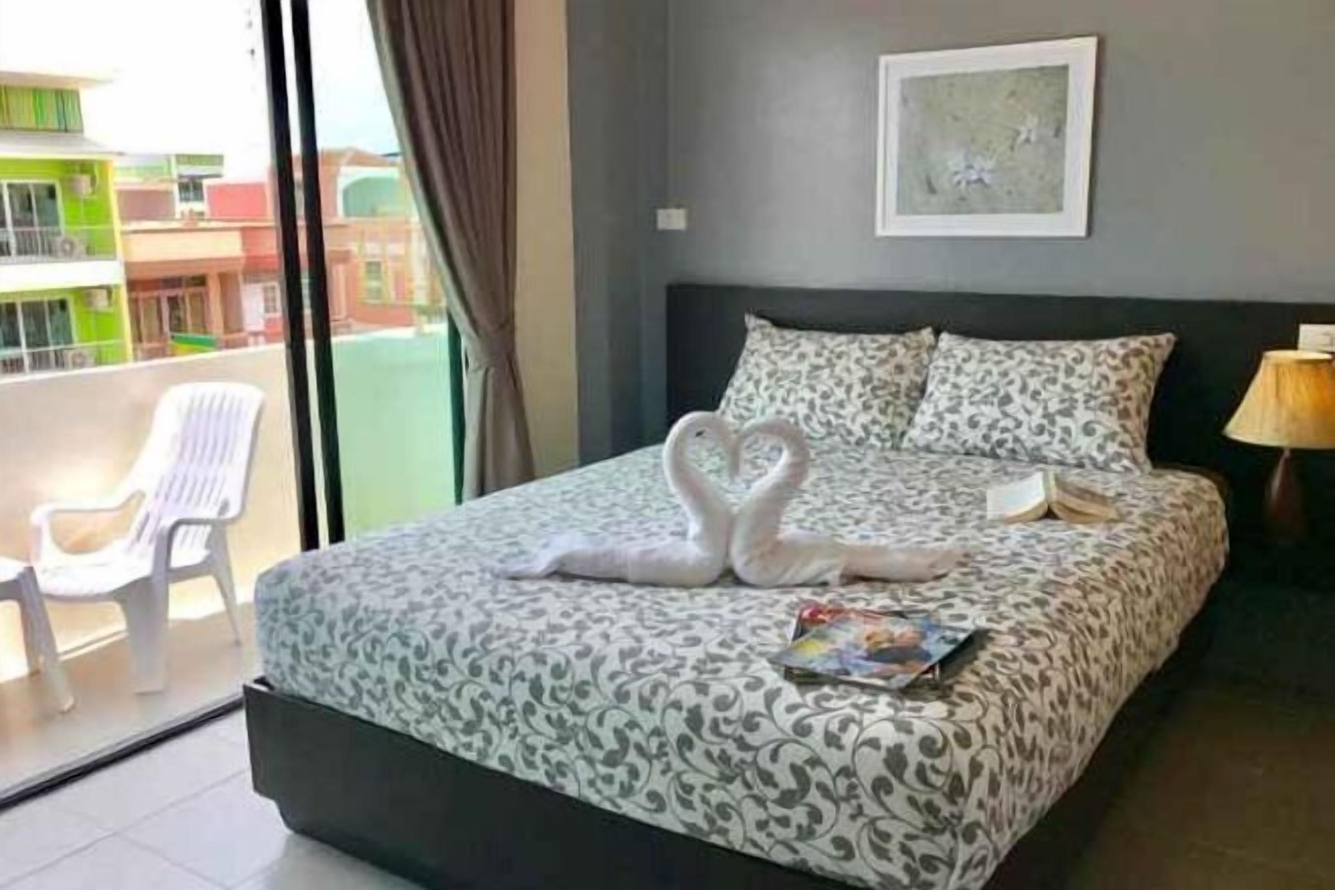 Minibar, in-room safe, desk, free WiFi