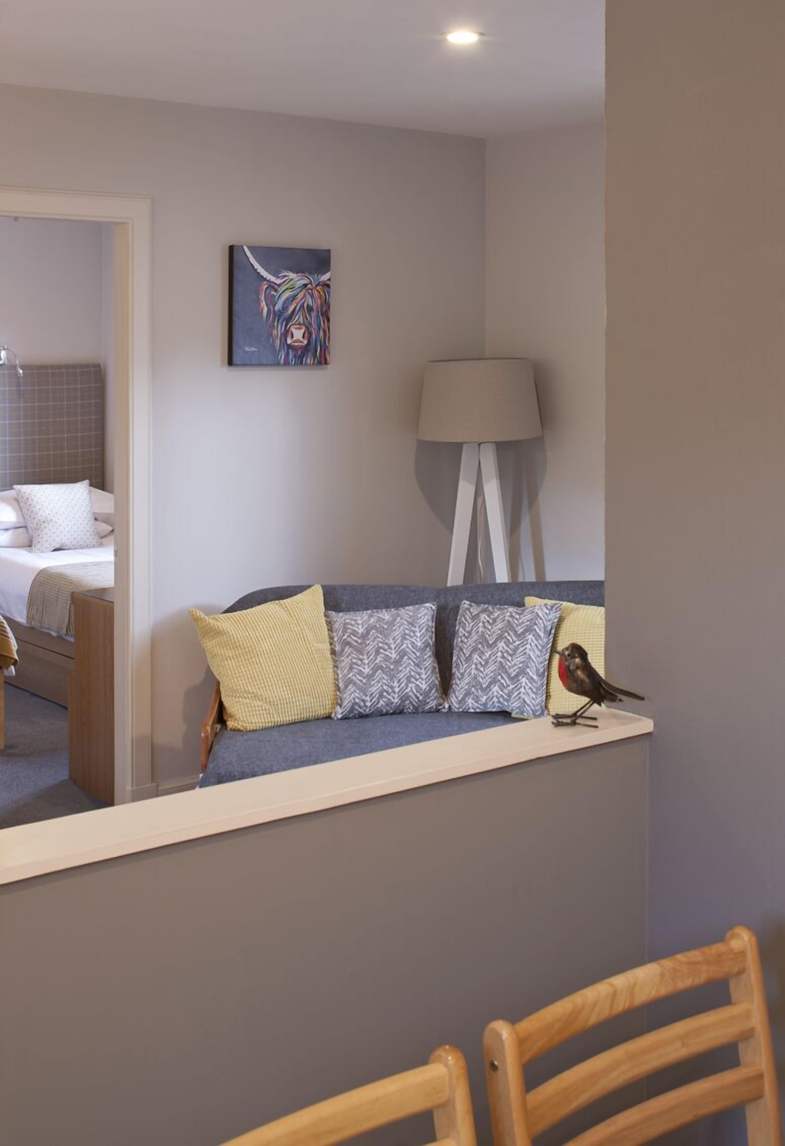 كوخ - غرفتا نوم | منطقة المعيشة | تلفزيون بشاشة مسطحة، مشغل دي في دي