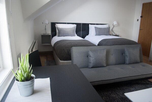 Premium bedding, desk, iron/ironing board, free WiFi