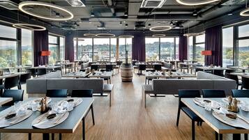 FrĂŒhstĂŒck und Abendessen, lokale KĂŒche