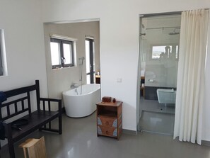 Apartment, 2 Bedrooms, Non Smoking | Bathroom | Deep soaking tub, free toiletries, towels - Suncity Apartments Hotel (Accra)