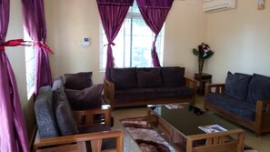 Lobby sitting area - The Heron Court Boutique Hotel (Dar es Salaam)