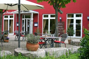 Se sirven cenas y cocina griega 