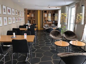 Breakfast, lunch and dinner served