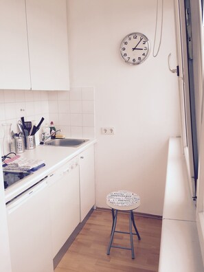 Comfort Studio | Private kitchenette | Full-sized fridge, stovetop, dishwasher, coffee/tea maker - Studio near city center Vienna (Vienna)