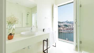 Apartment, 2 Bedrooms (Mentiras) | Bilik Mandi | Pancuran mandi, kelengkapan dandanan diri percuma, pengering rambut
