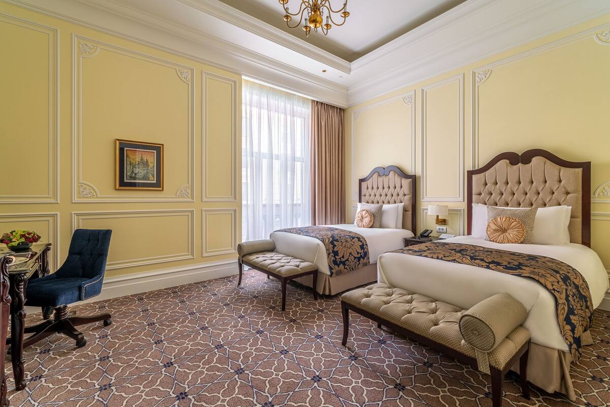 Deluxe Twin Room | Peralatan tempat tidur premium, bar mini, peti besi dalam bilik