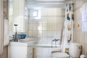 Kostenlose Toilettenartikel, Haartrockner, Handtücher