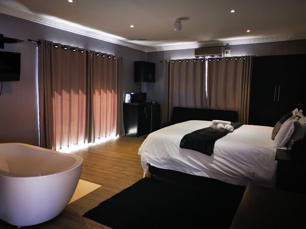 Honeymoon Suite | Frette Italian sheets, premium bedding, Select Comfort beds