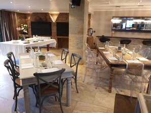 Dining - 2 On Lismore (Cape Town)