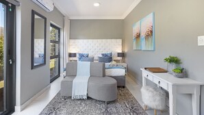 Lily Queen Suite | 客房內保險箱、筆電工作空間、熨斗/熨衣板、免費無線上網
