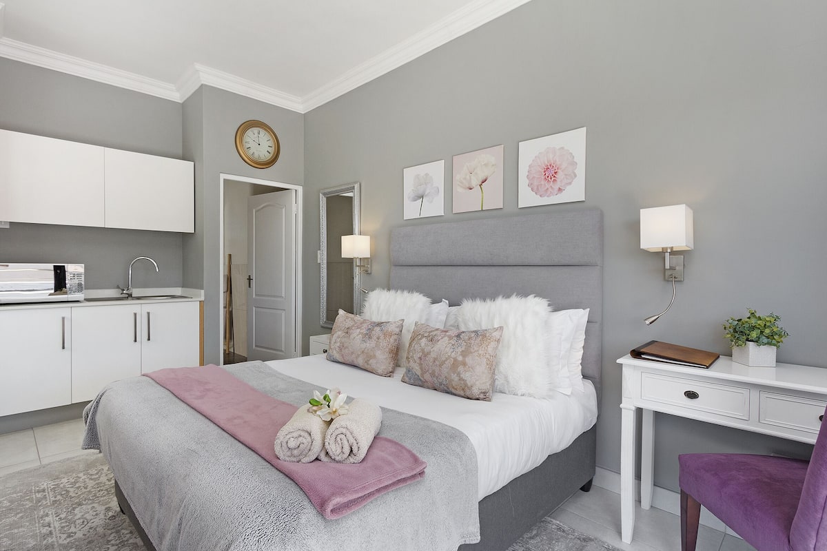 Daisy Queen | Een kluis op de kamer, individueel gedecoreerd, individueel gemeubileerd