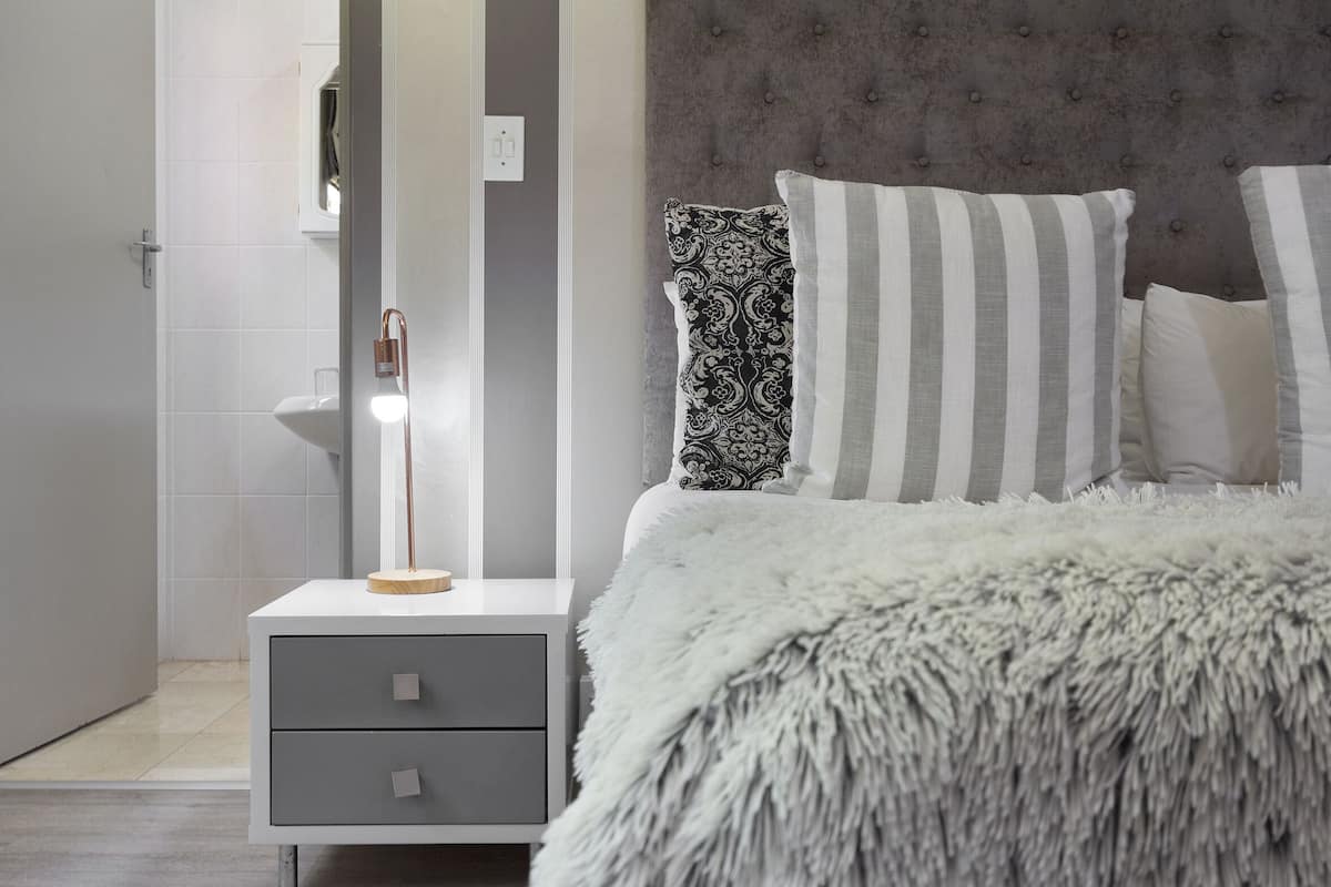 Lavender Queen Suite | Een kluis op de kamer, individueel gedecoreerd, individueel gemeubileerd