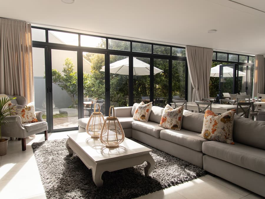 Coin salon dans le hall