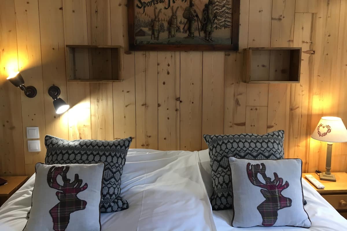 Quarto casal | Wi-Fi de cortesia, roupa de cama