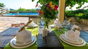 Outdoor dining - Villa Natura (Zakynthos)