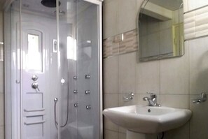Apartament, 2 dormitoris, cuina | Bany | Articles de tocador gratuïts i tovalloles 