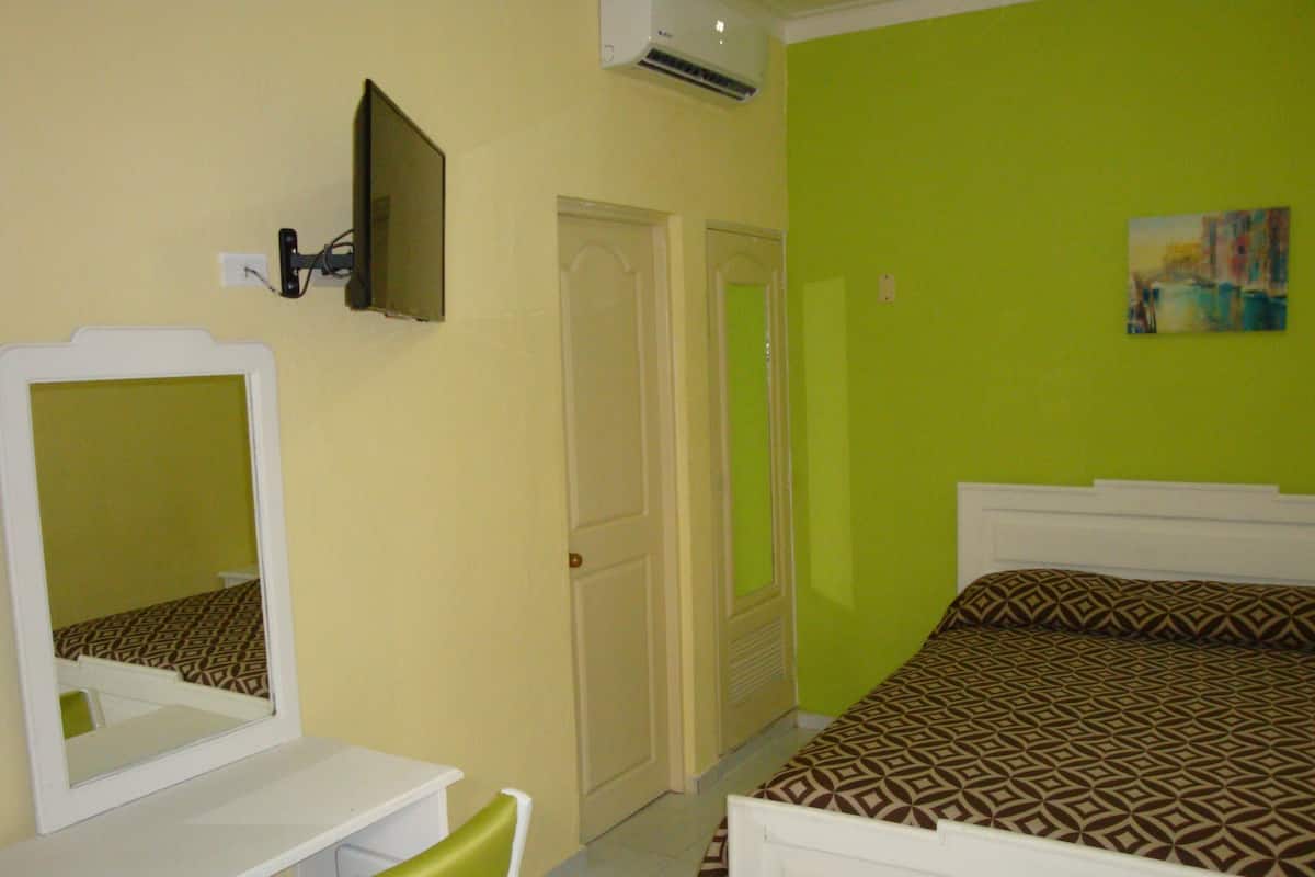 Double Room, Private Bathroom | In-room safe, iron/ironing board (on request), WiFi (free)