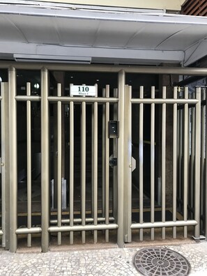 Entrée de l’hébergement 
