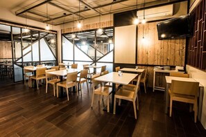 Lunch and dinner served, local and international cuisine