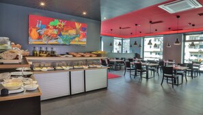 Tägliches Frühstücksbuffet gegen Gebühr