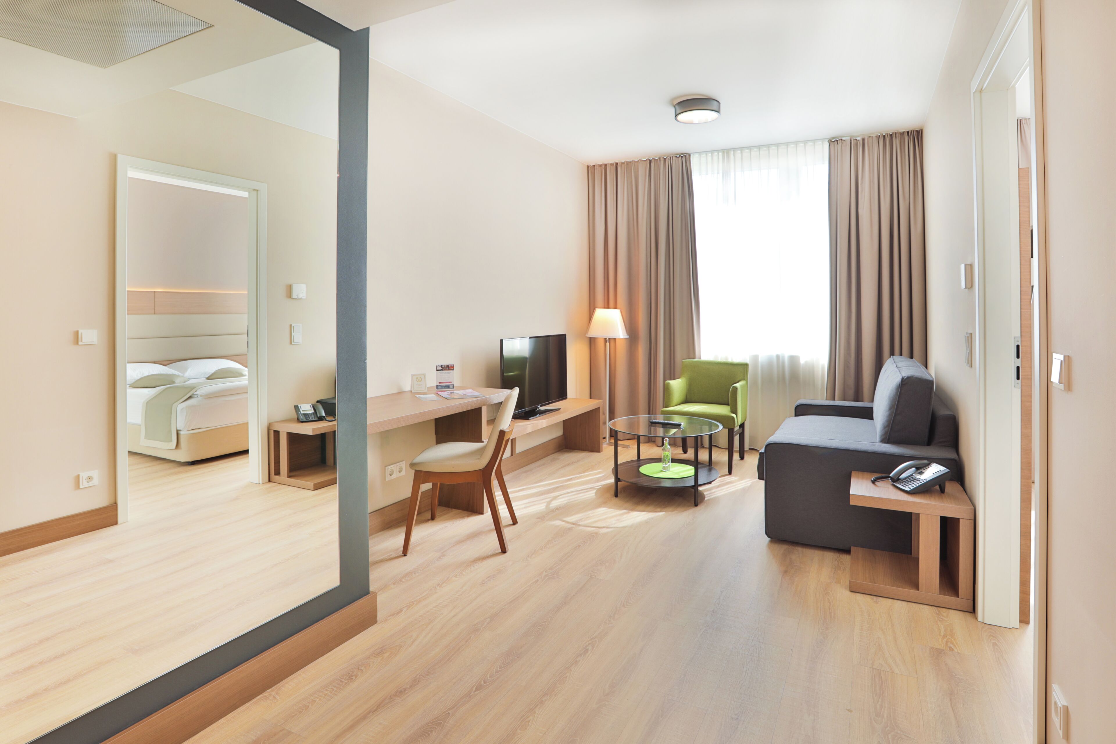 1 slaapkamer, luxe beddengoed, een kluis op de kamer, een bureau