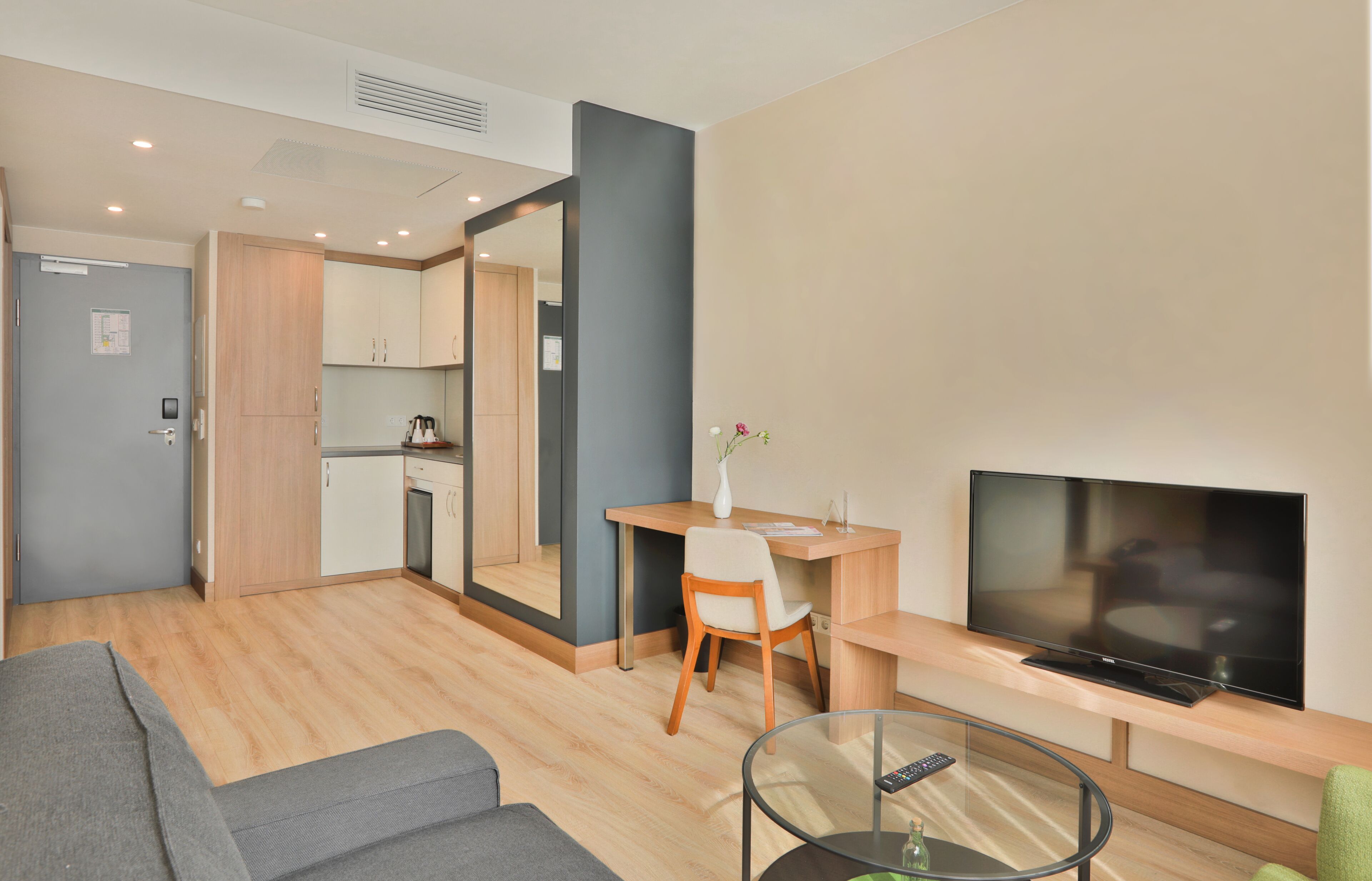 Apart-Suite | Wohnbereich | 40-Zoll-Flachbildfernseher mit Kabelempfang, Fernseher