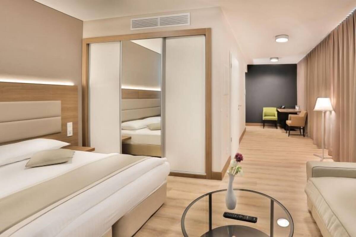 1 chambre, literie de qualité, coffre-fort, bureau
