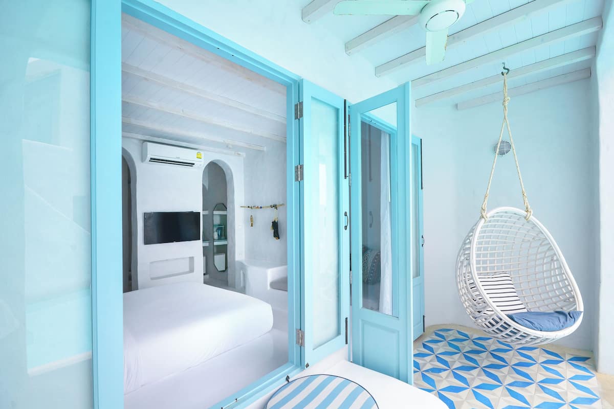 Pool Access | Free minibar, in-room safe, blackout curtains, bed sheets