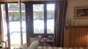 Studio, bếp nhỏ, khu vực vườn