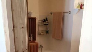 Studio, bếp nhỏ, khu vực vườn | Phòng tắm